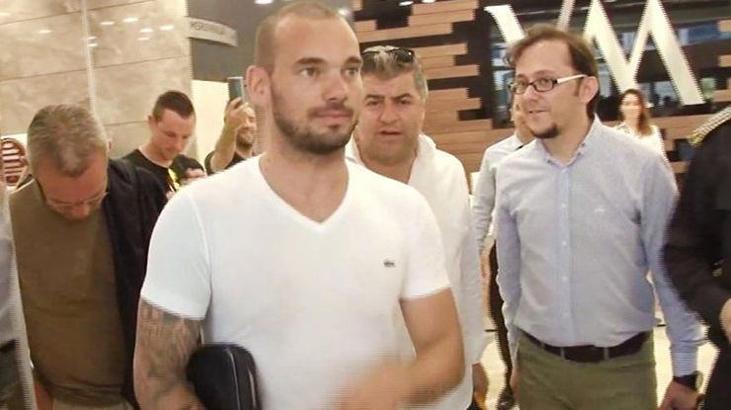 Wesley Sneijder'in gidişi futbolun gündemine oturdu