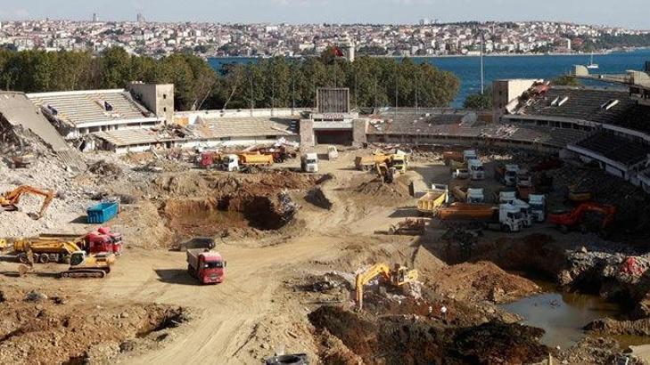 İnönü Stadı'nda yangın çıktı