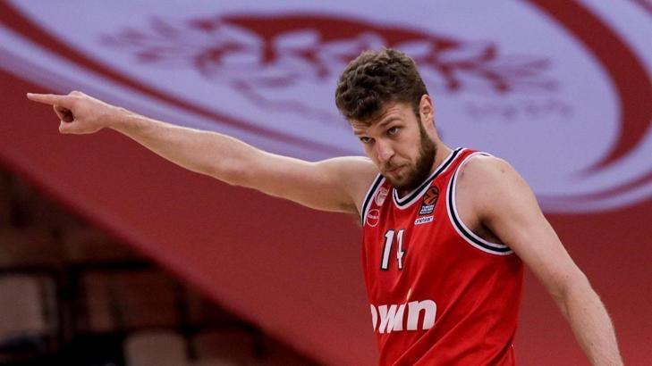 Olympiacos, Sasha Vezenkov'un sözleşmesini uzattı