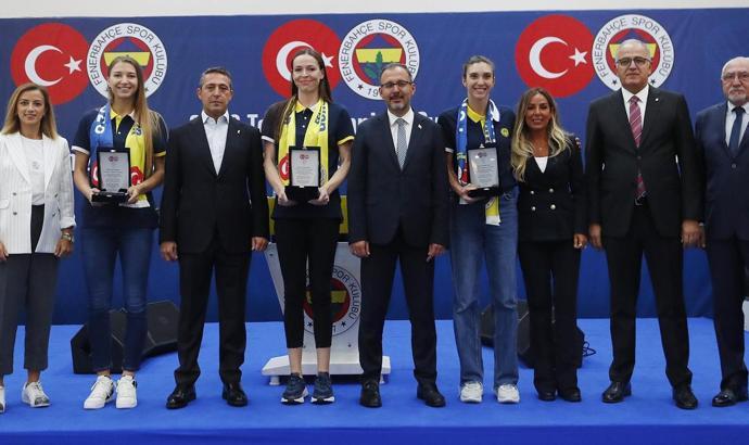 Bakan Kasapoğlu, Fenerbahçe Kulübünün olimpik sporcularla buluşma etkinliğine katıldı