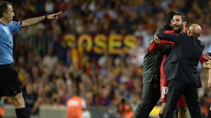 Arda Turan silah çekti!