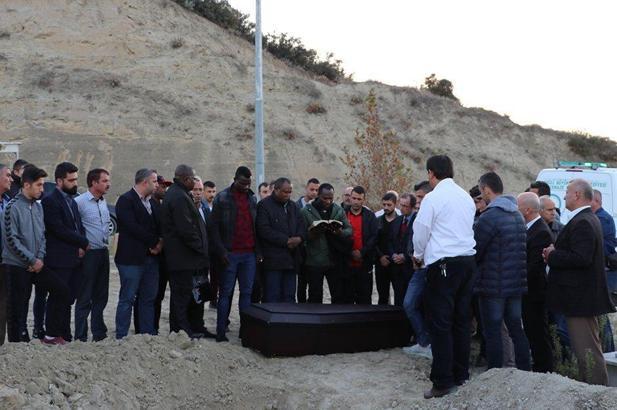 Kalp krizi sonucu ölen Mawoyeka Denizli'de defnedildi