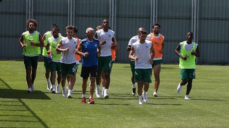 Bursaspor, 9 eksikle çalıştı