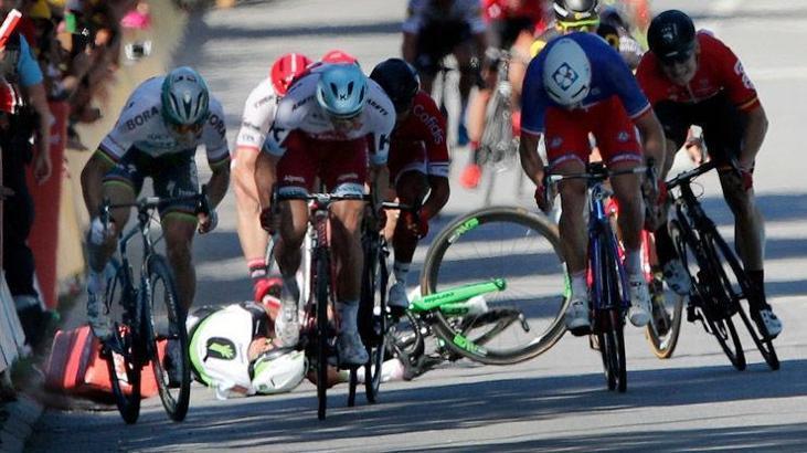 Peter Sagan, dirsek attı, diskalifiye oldu