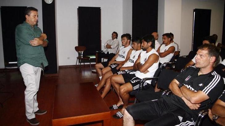 Beşiktaşlı futbolculara brifing verildi