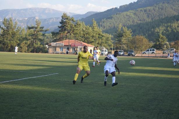 Mawoyeka Türkiye'de futbolcu olmuş