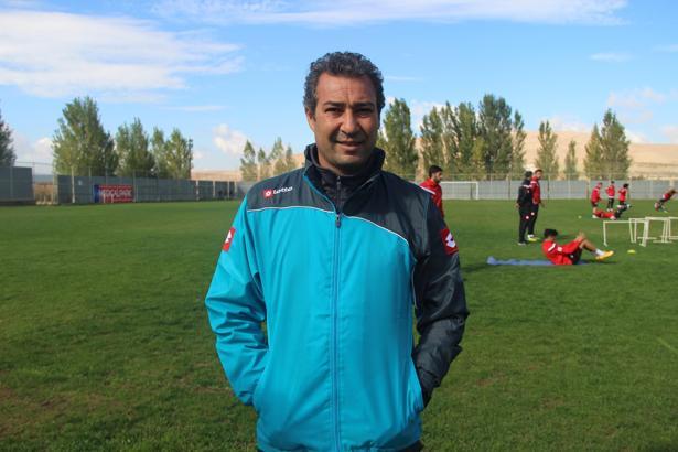 Orhan Kaynak: ''Maalesef sahada 11 kişi kalmıyoruz