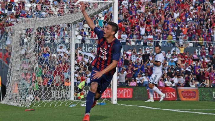 14 yaşındaki Fernando Ovelar Paraguay'daki derbi maçında gol attı!