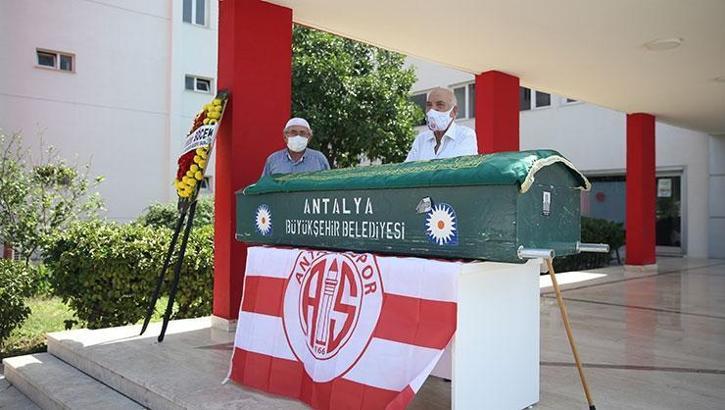 Vefat eden Erdoğan Saçak için Antalyaspor'da tören düzenlendi