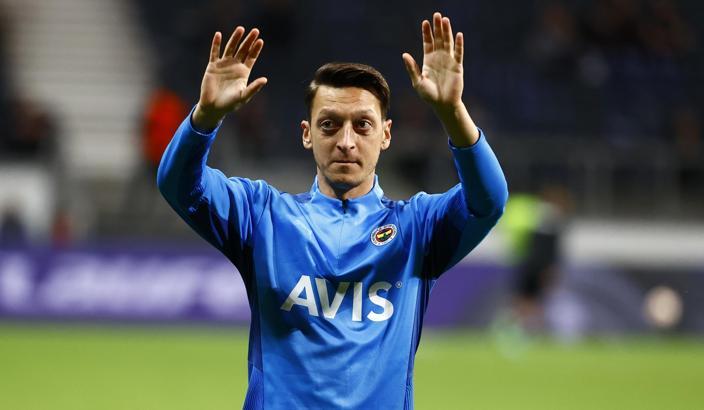 Mesut Özil, Fenerbahçe'de bir başka!