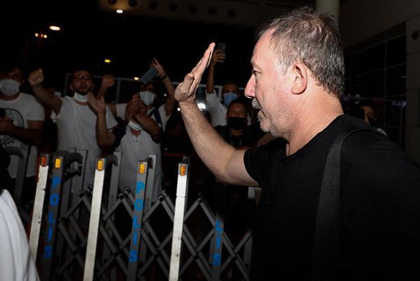 Beşiktaş kafilesine Antalya'da coşkulu karşılama