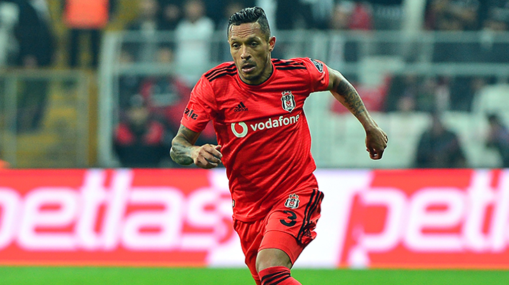 Beşiktaş'ın Brezilyalı yıldızı Adriano'ya talip var