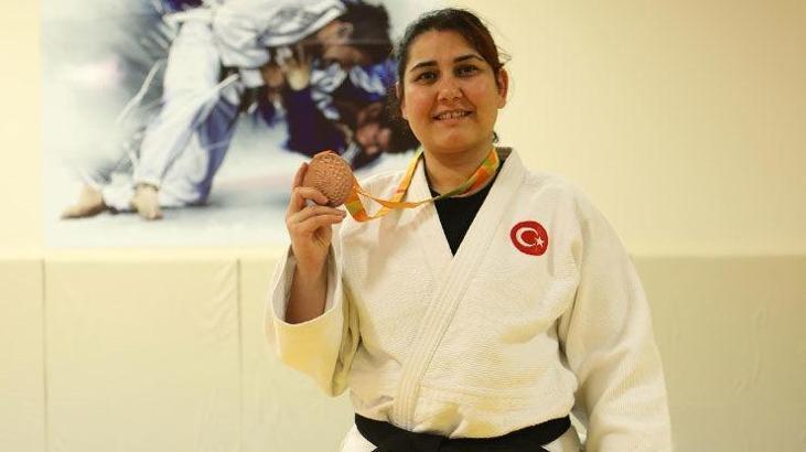 Mesme Taşbağ, hayatındaki engelleri judo ile aştı