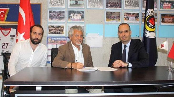 TED Ankara Kolejlilerde Cem Akdağ ile imzalar atıldı