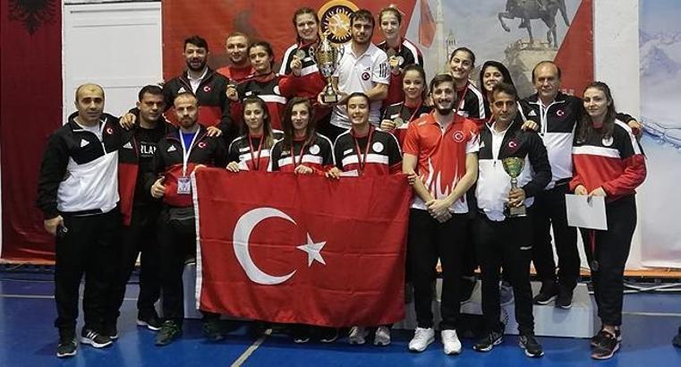 Gençler Balkan Güreş Şampiyonası'nda Türkiye birinci oldu