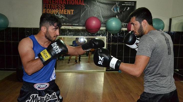 Mevlana Altuntaş gündüz tarlada, akşam antrenmanda ter döküyor