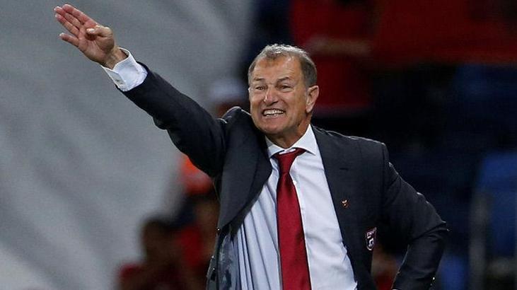 Arnavutluk'ta De Biasi istifa etti