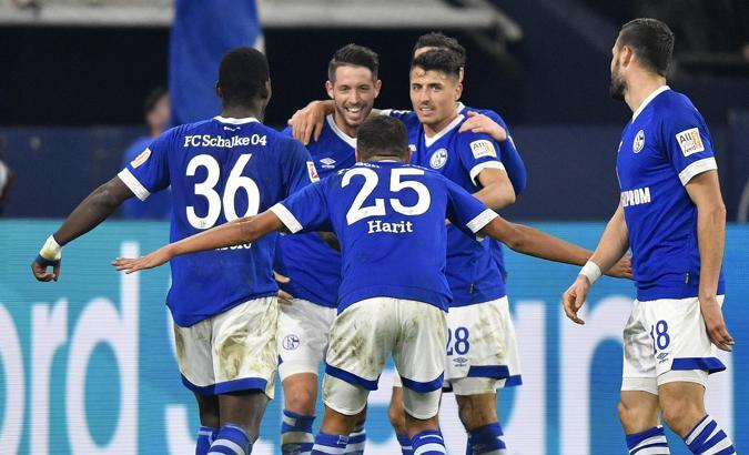 Galatasaray'ın rakibi Schalke, 3 puanı 3 golle aldı