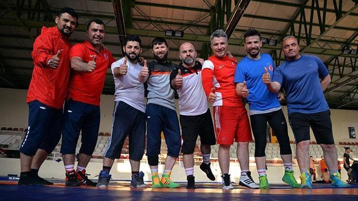 Geleceğin şampiyon güreşçilerini yetiştiriyorlar