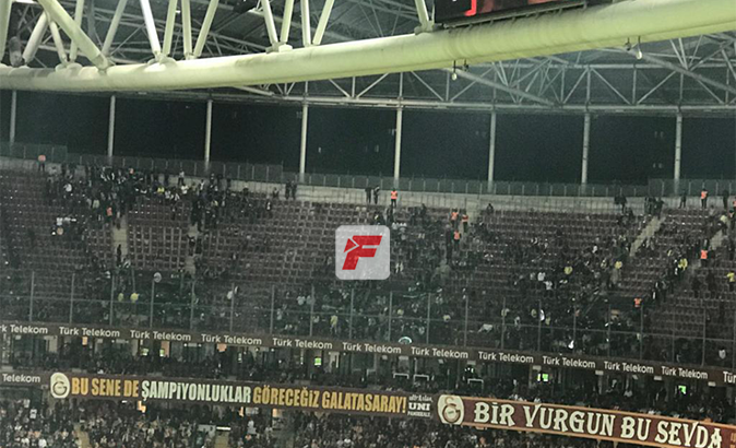 Fenerbahçeli taraftarlar stadı terk etti
