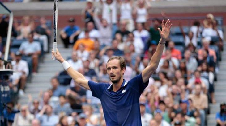 Daniil Medvedev, Djokovic'i yendi ve ABD Açık şampiyonu oldu