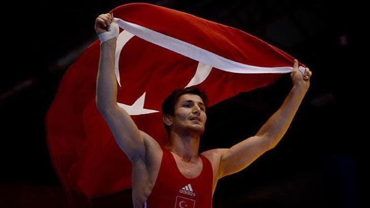 Mevlüt Arık'tan altın madalya