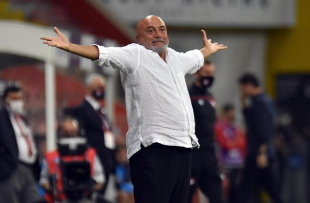 Hikmet Karaman'dan Milli Takım yorumu: 4-5 akil adam gelsin