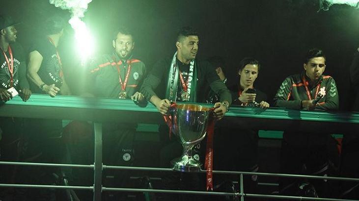 Konyaspor, kupayla şehir turu attı