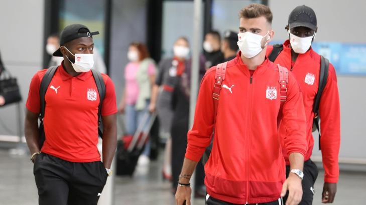Sivasspor, Fenerbahçe maçı için İstanbul'da kampa girdi