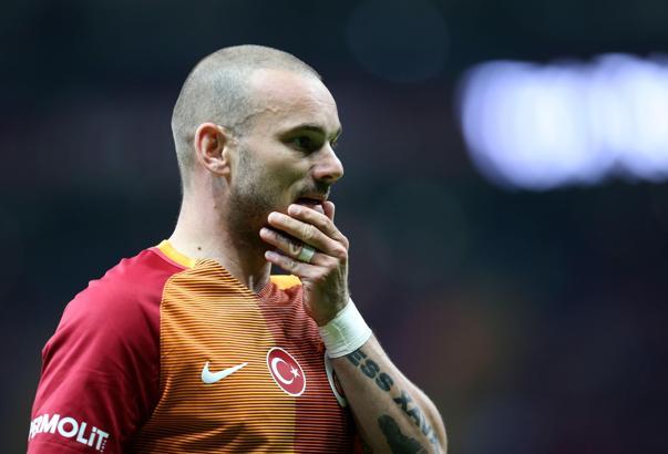 Sneijder Galatasaray'dan ayrılabilir