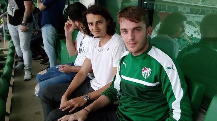 Enes Ünal, Bursaspor maçını tribünden izledi