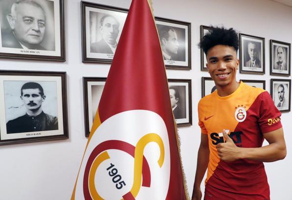 Galatasaray'da, Assunçao'nun lisansı çıkarıldı