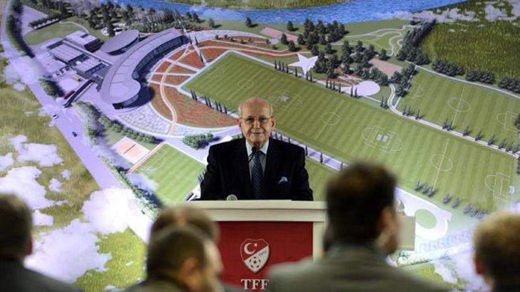 Şenes Erzik ''UEFA Başkanı bile karışamaz''