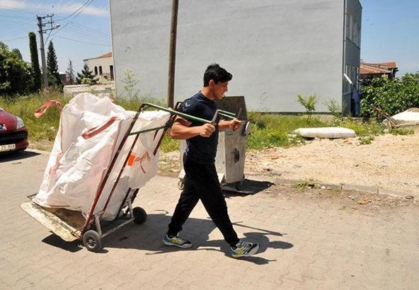 Kağıt toplarken salona girdi, dünya şampiyonu oldu