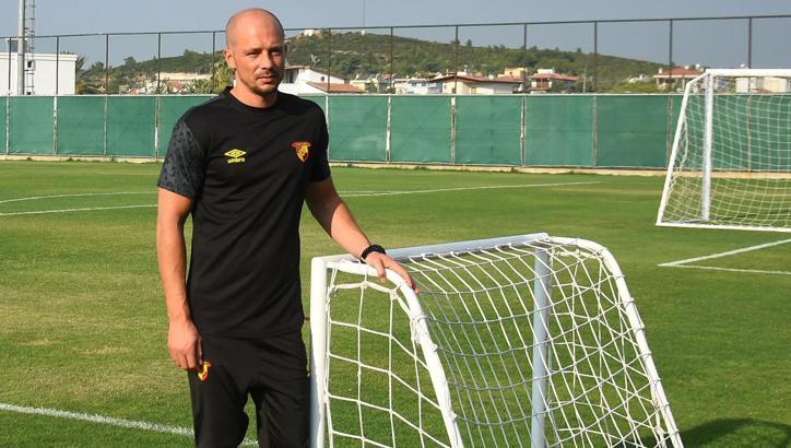 Göztepe'de Nestor El Maestro, sahaya indi