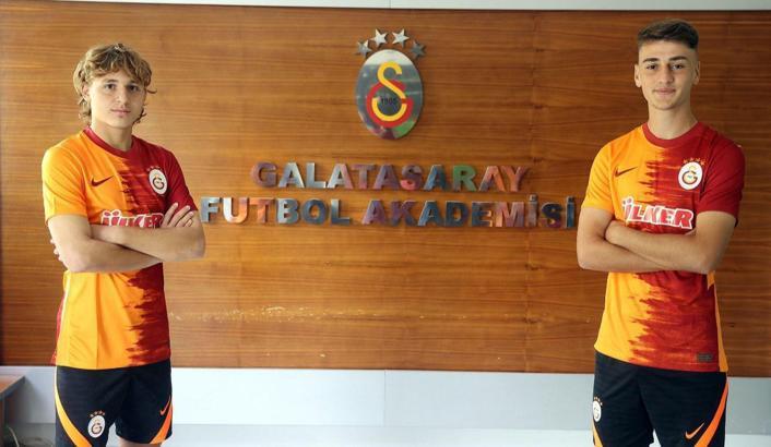 Hamza Yiğit Akman ve Yiğit Demir Galatasaray'la sözleşme imzaladı