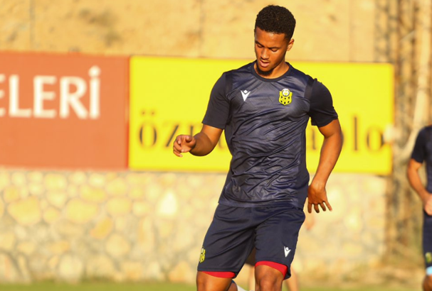 Yeni Malatyaspor'da Mounir Chouiar, takımla ilk antrenmanına çıktı