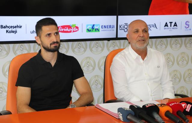 Emre Akbaba, Galatasaray'dan ayrılık süreciyle ilgili konuştu
