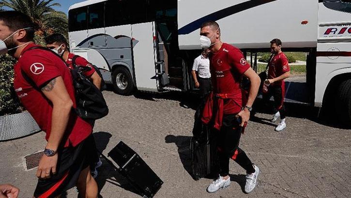 A Milli Futbol Takımı, Hollanda maçı için Malaga'dan Amsterdam'a hareket etti