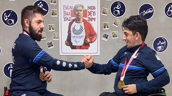 Abdullah ve Ali Öztürk kardeşler, başarılarını horon eşliğinde kutladı