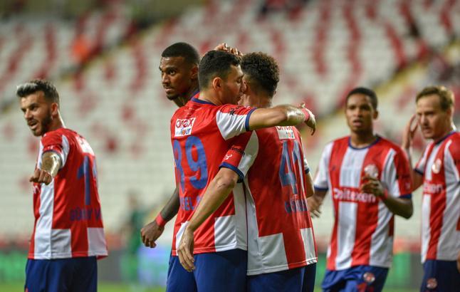 Antalyaspor'un galibiyet hasreti 3. haftada son buldu