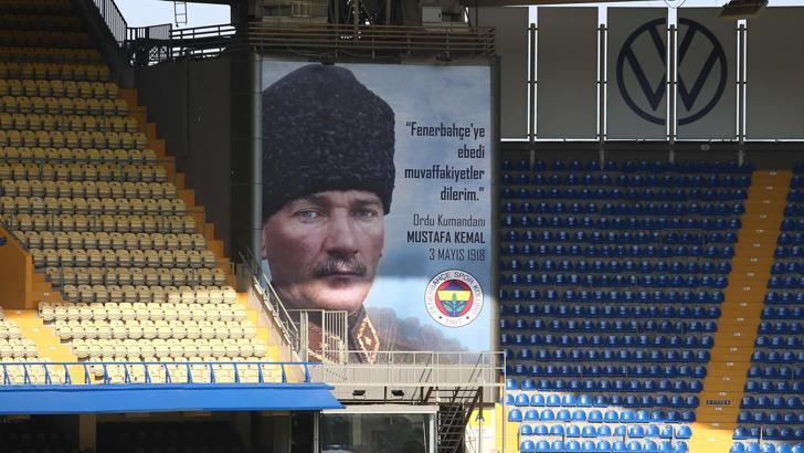 Fenerbahçe Şükrü Saracoğlu'nda Atatürk'ün portresi yenilendi