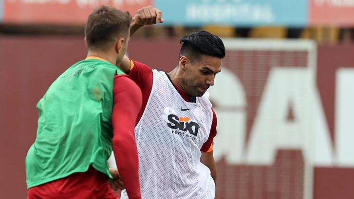 Galatasaray'da Radamel Falcao'ya bedel takım