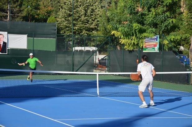 Demirci Akıncıları Tenis Cup turnuvası başladı