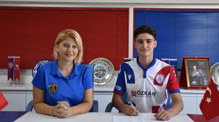Altınordu 4 genç futbolcusuyla sözleşme imzaladı