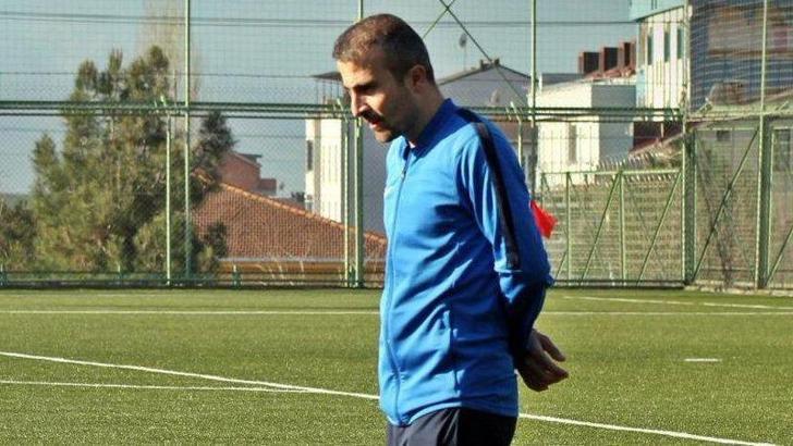 Kansere yakalanan antrenör Faruk Demir, futbolcularıyla vedalaştı