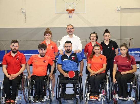 Bakan Kasapoğlu'ndan paralimpik sporculara moral ziyareti