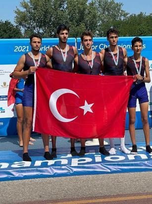 Fenerbahçeli ve Galatasaraylı kürekçilerden oluşan milli takım, dünya ikincisi oldu