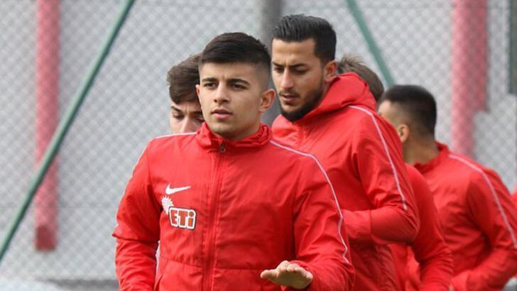 Eskişehirsporlu futbolcu Selman Çiftkanatlı trafik kazası geçirdi