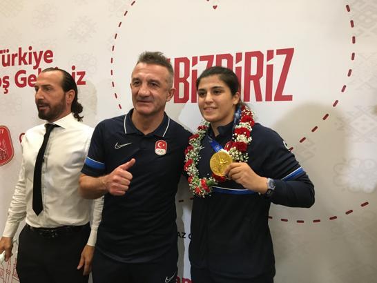 Busenaz Sürmeneli: Herkes mutlu, gururlu